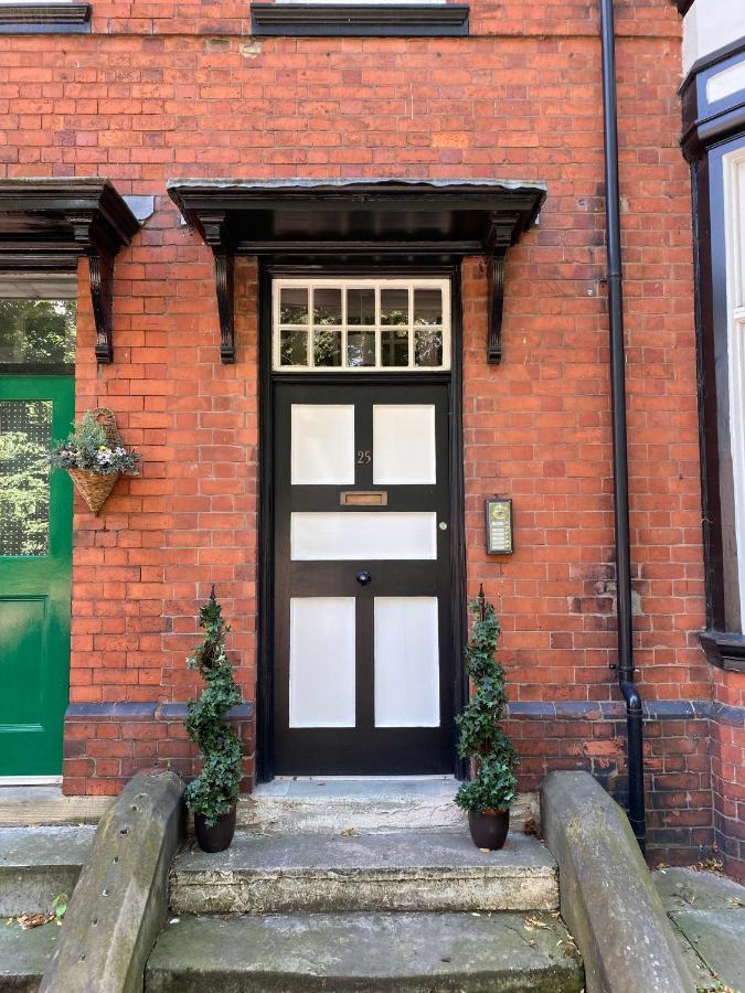 Stylish Apartment With Secure Parking Close To City Chester Exterior foto
